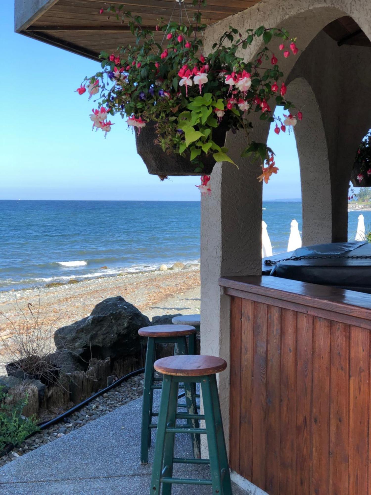 Qualicum Breeze Beach Resort Bowser Bagian luar foto