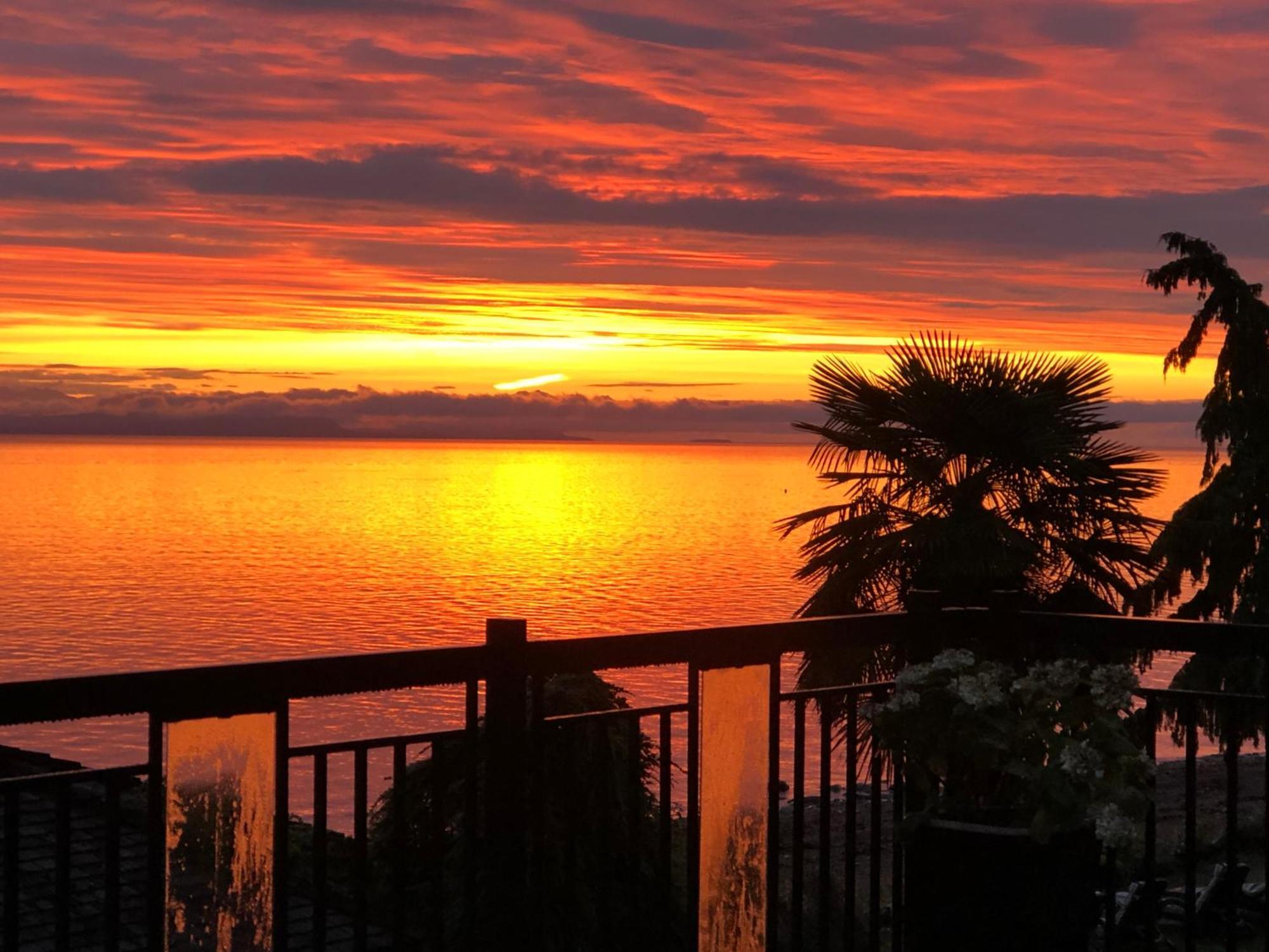 Qualicum Breeze Beach Resort Bowser Bagian luar foto